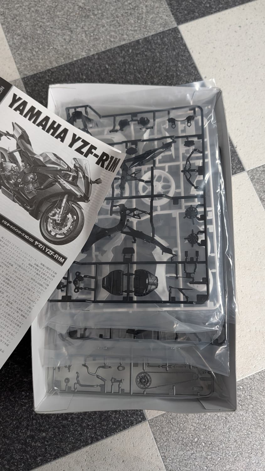 Tamiya Yamaha YZF-R1M 1/12 Scale Model Kit – Made in Japan - thumbnail 2