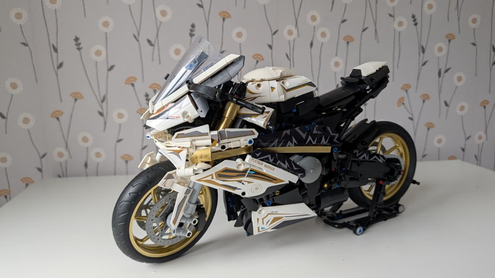 Large Technic Style Motorcycle Building Set – 2000+ Pieces (LEGO Compatible) - thumbnail 2