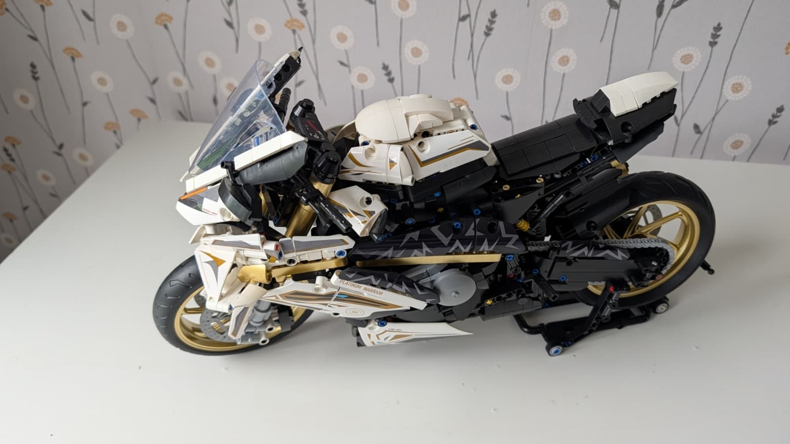 Large Technic Style Motorcycle Building Set – 2000+ Pieces (LEGO Compatible) - thumbnail 3